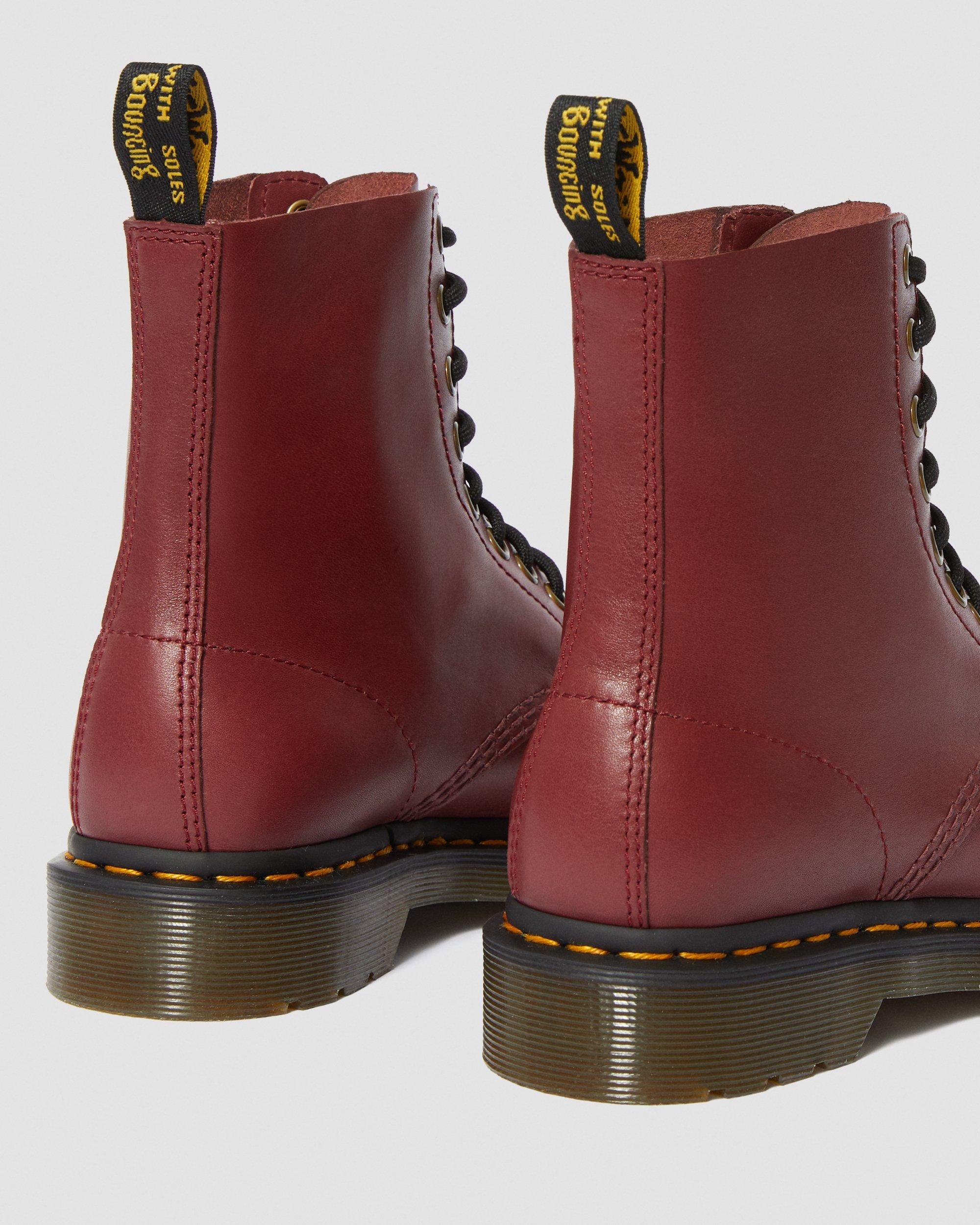 BOOTS 1460 PASCAL EN CUIR in Rouge Cherry Red