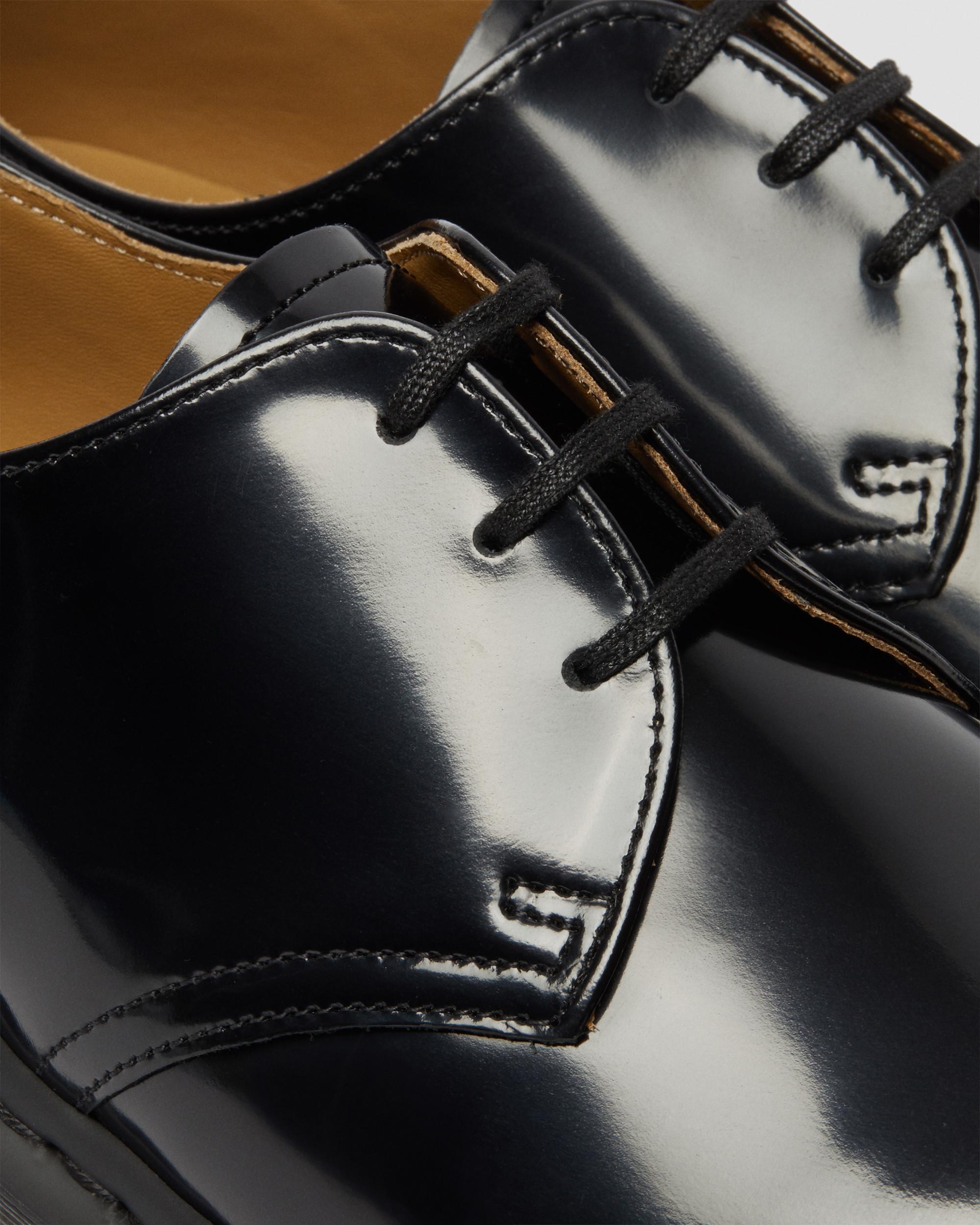 Archie II Smooth Leather Lace Up Shoes in BLACK | Dr. Martens™
