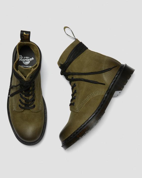 https://i1.adis.ws/i/drmartens/25574305.87.jpg?$large$1460 TITAN MONO LEATHER ANKLE BOOTS Dr. Martens