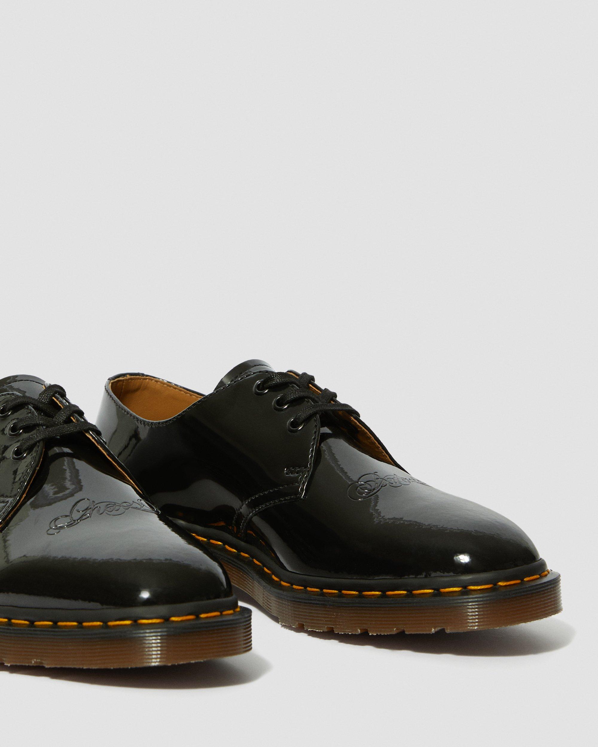 靴 Dr. Martens x UNDERCOVER 1461 Undercover 1461 Emboss Patent in BLACK | Dr. Martens™