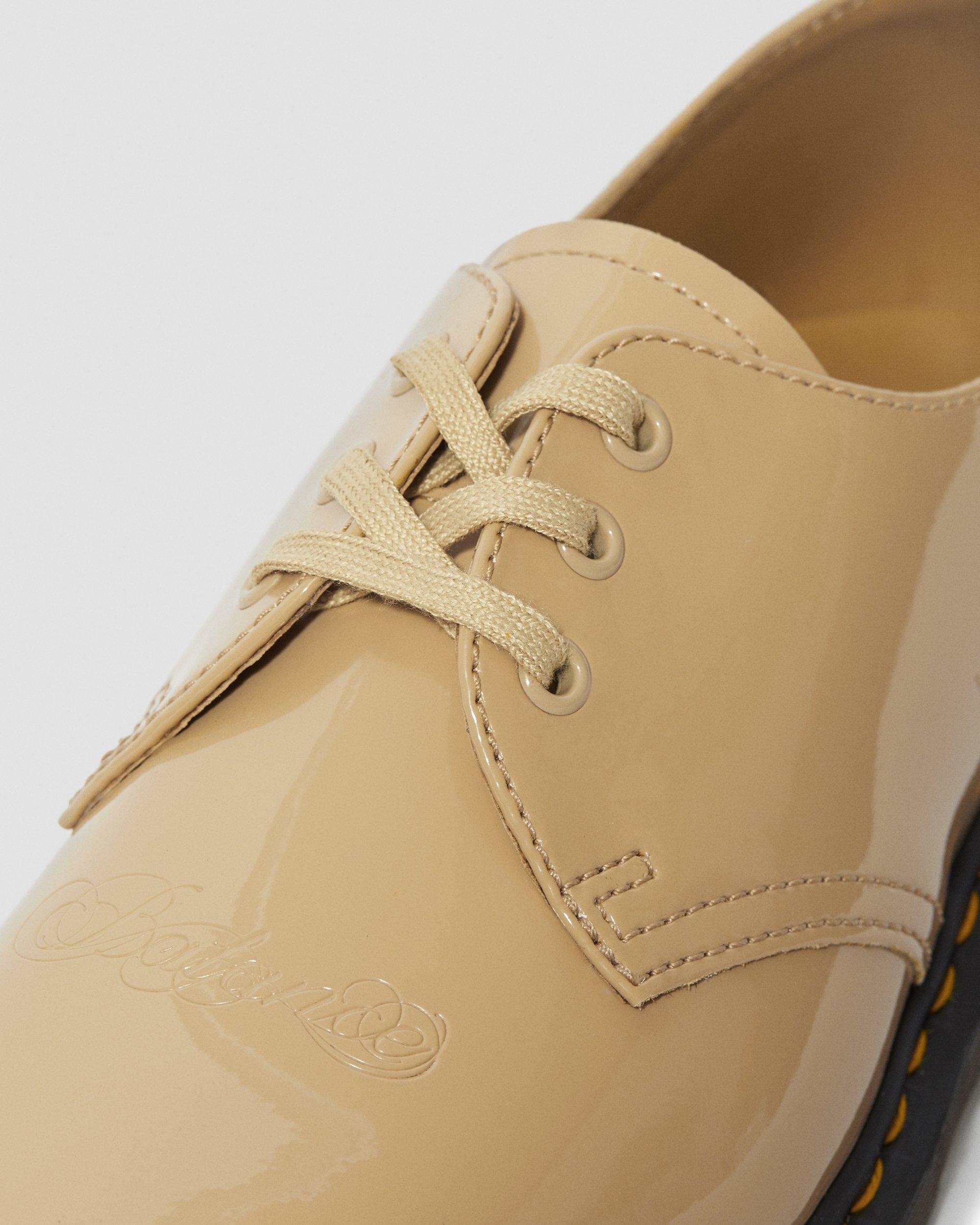 Undercover 1461 Emboss Patent in BEIGE | Dr. Martens™