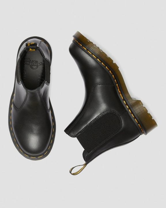 2976 Women's Wanama Leather Chelsea Boots Dr. Martens