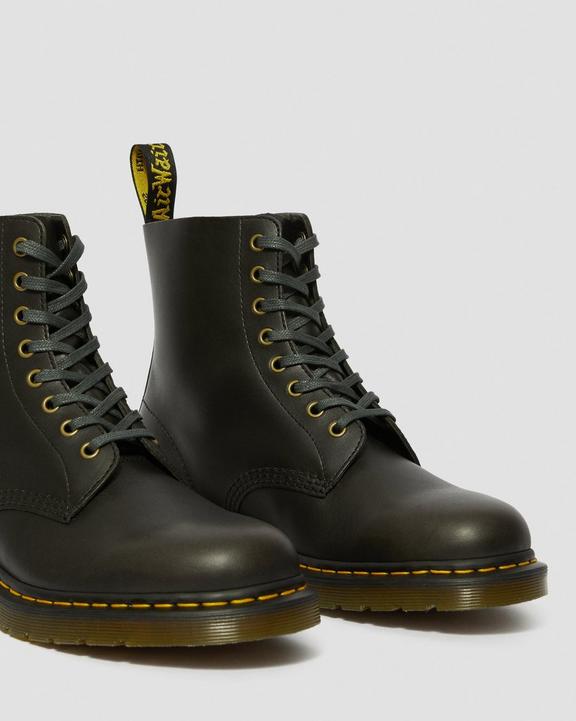 1460 Pascal Classico Leather Lace Up Boots Dr. Martens