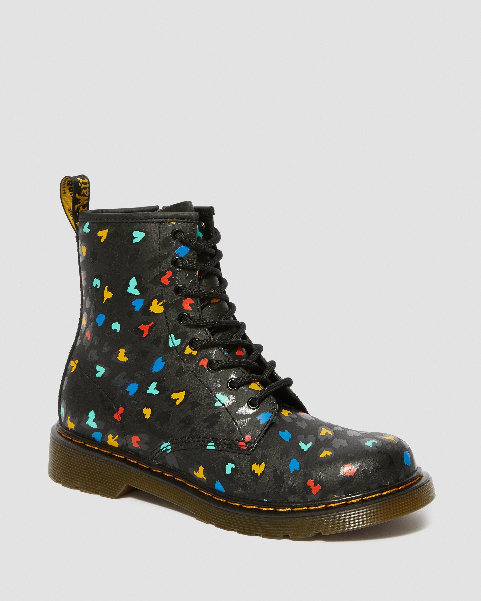 YOUTH 1460 LEATHER HEART PRINTED LACE UP BOOTS in Svart+Multi