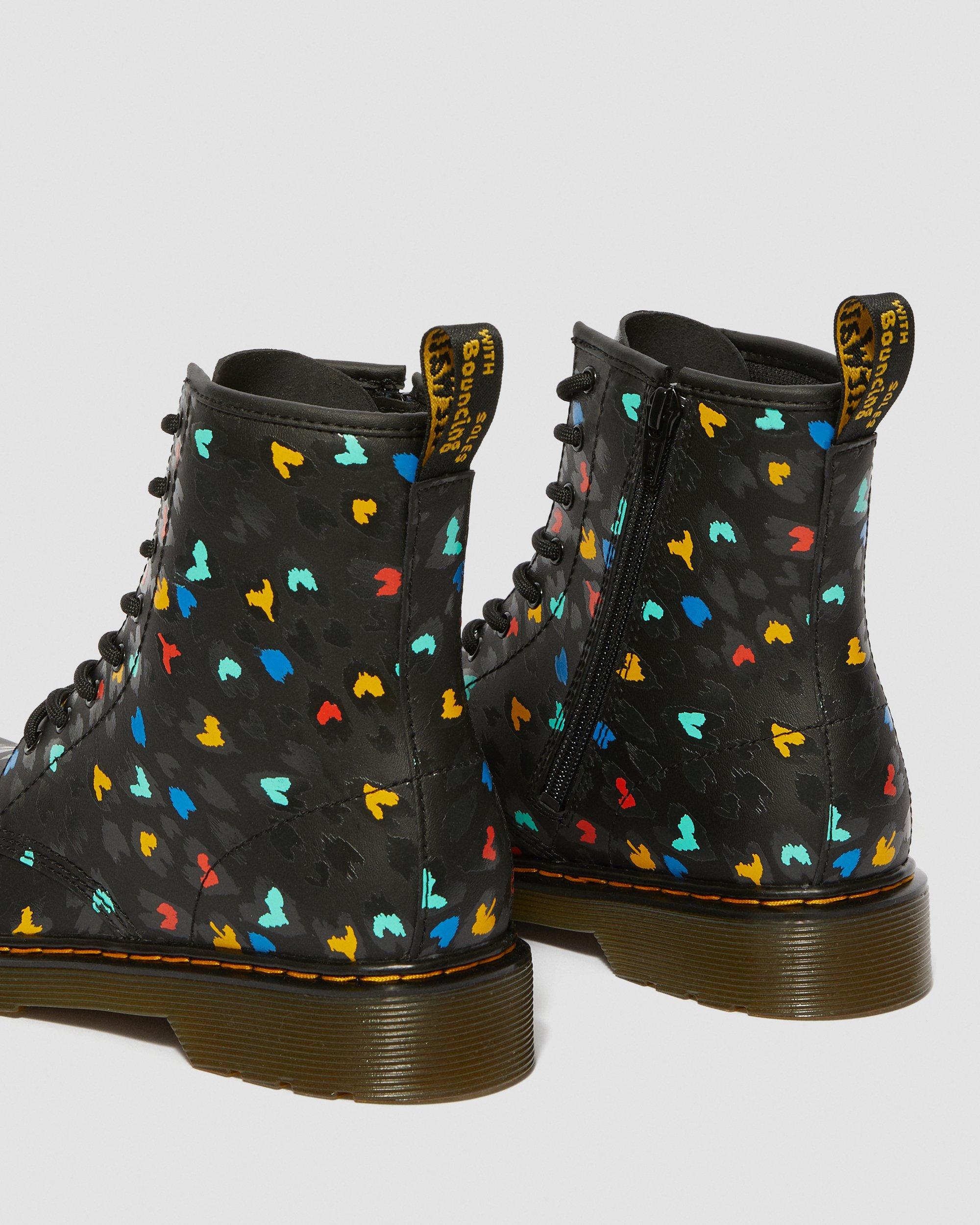 YOUTH 1460 LEATHER HEART PRINTED LACE UP BOOTS in Svart+Multi