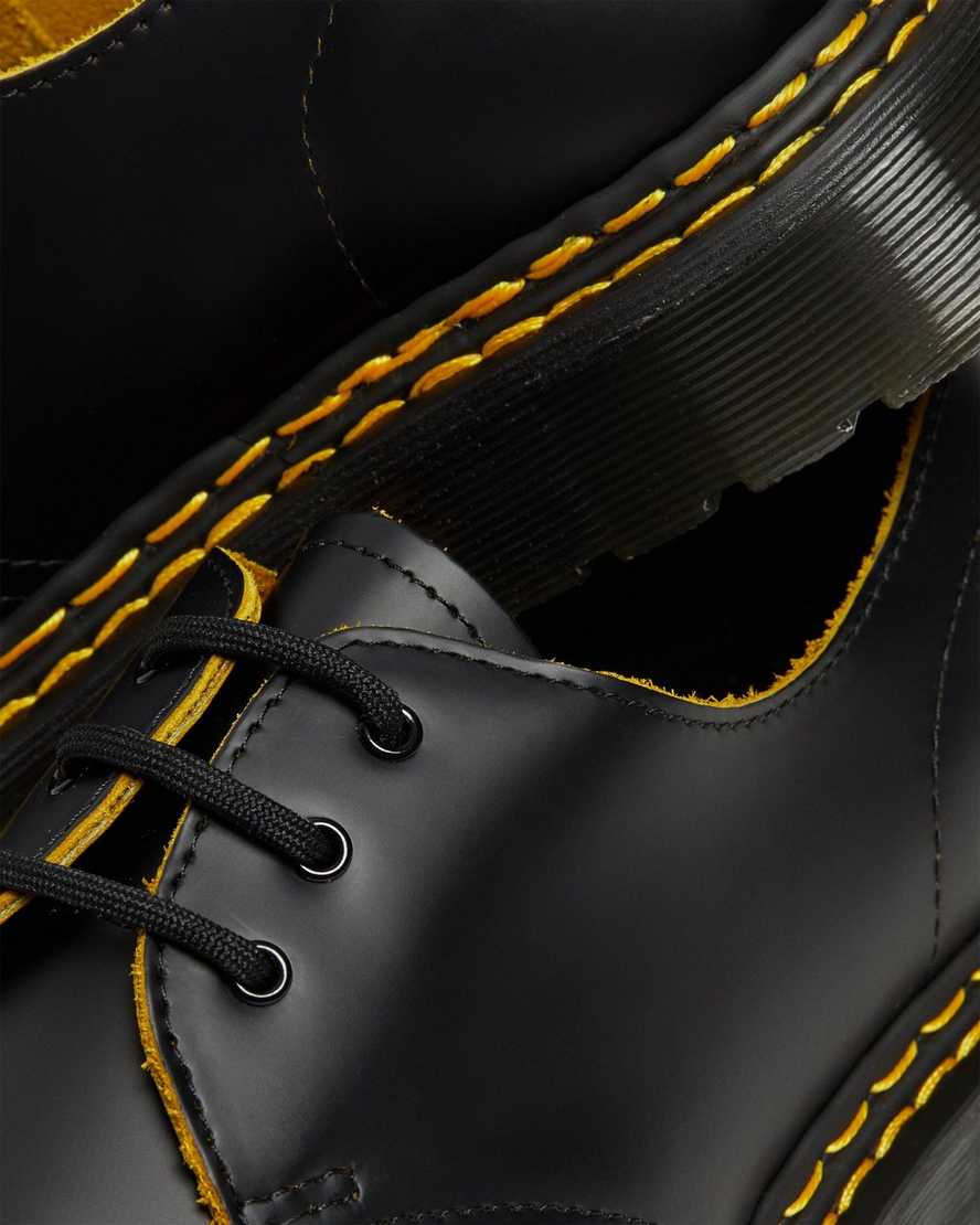 https://i1.adis.ws/i/drmartens/26101032.88.jpg?$large$1461 DOUBLE STITCH LEATHER SHOES | Dr Martens
