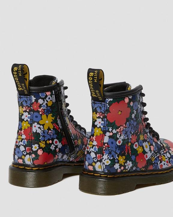 https://i1.adis.ws/i/drmartens/26148001.87.jpg?$large$Toddler 1460 Floral Print Leather Boots Dr. Martens
