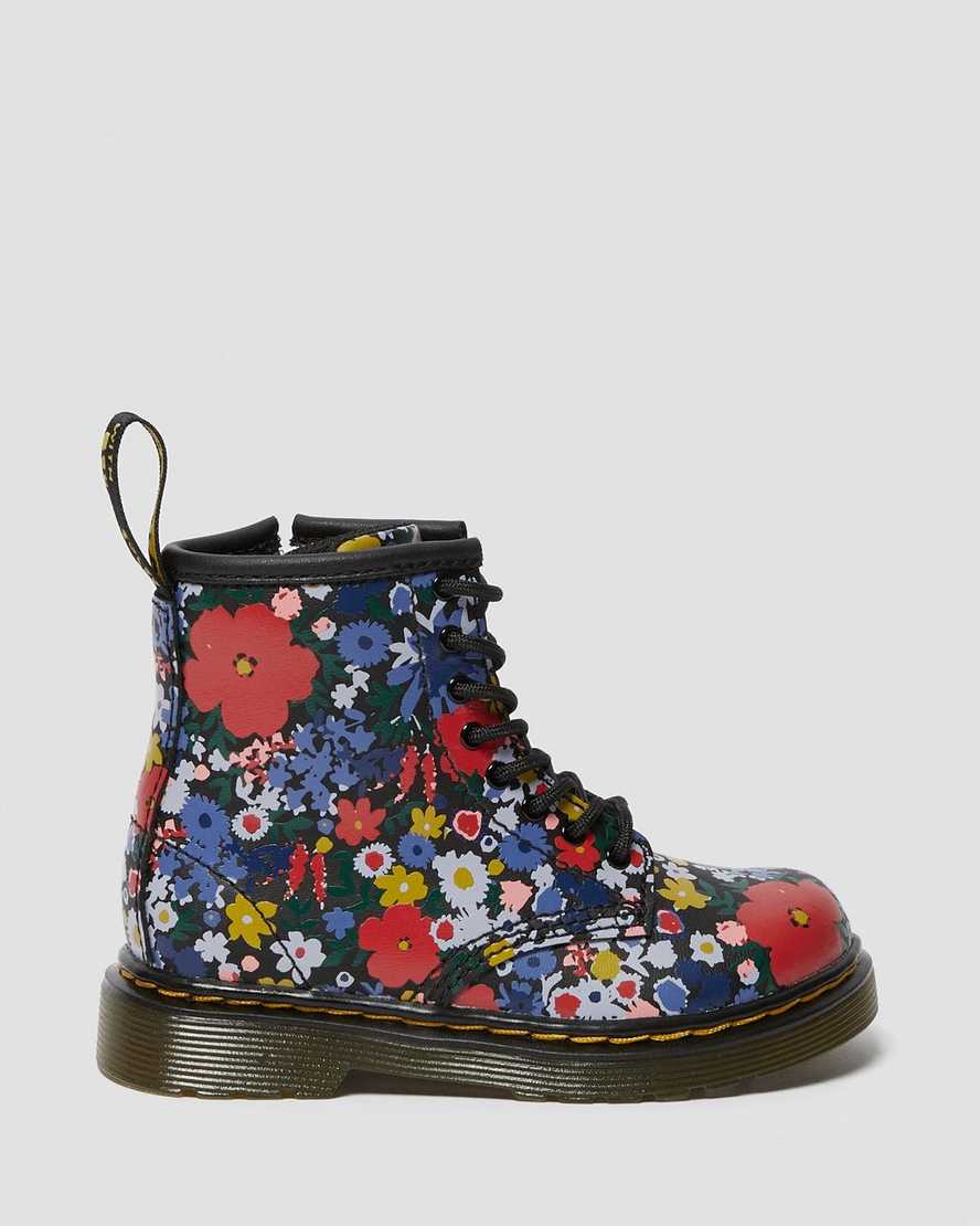 https://i1.adis.ws/i/drmartens/26148001.87.jpg?$large$Toddler 1460 Floral Print Leather Boots Dr. Martens
