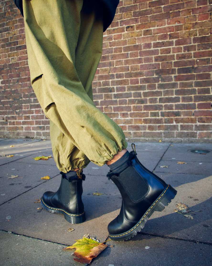 https://i1.adis.ws/i/drmartens/26332021.87.jpg?$large$2976 Leonore Faux Fur Lined Chelsea Boots Dr. Martens