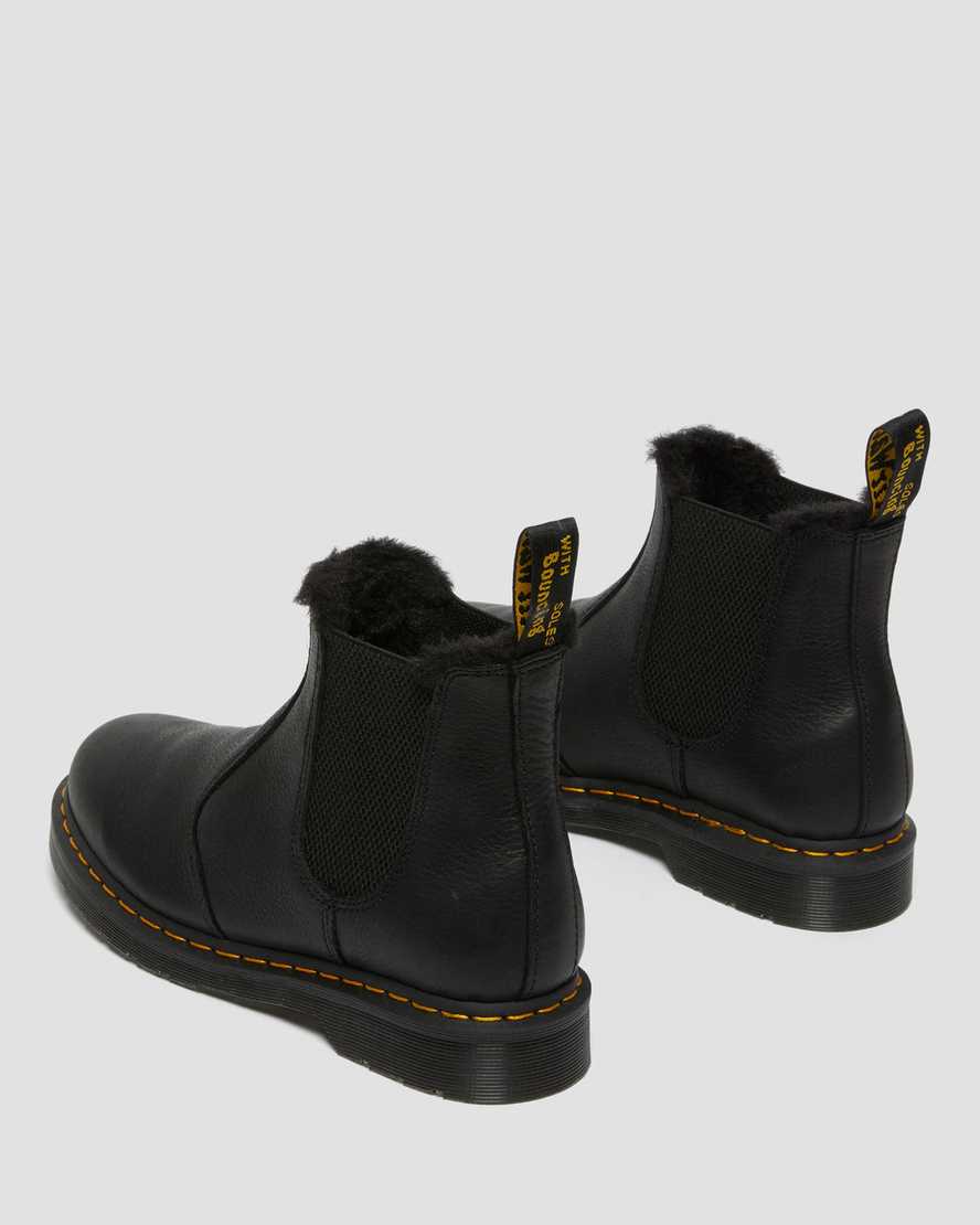 https://i1.adis.ws/i/drmartens/26333001.87.jpg?$large$2976 Faux Fur Lined Chelsea Boots | Dr Martens