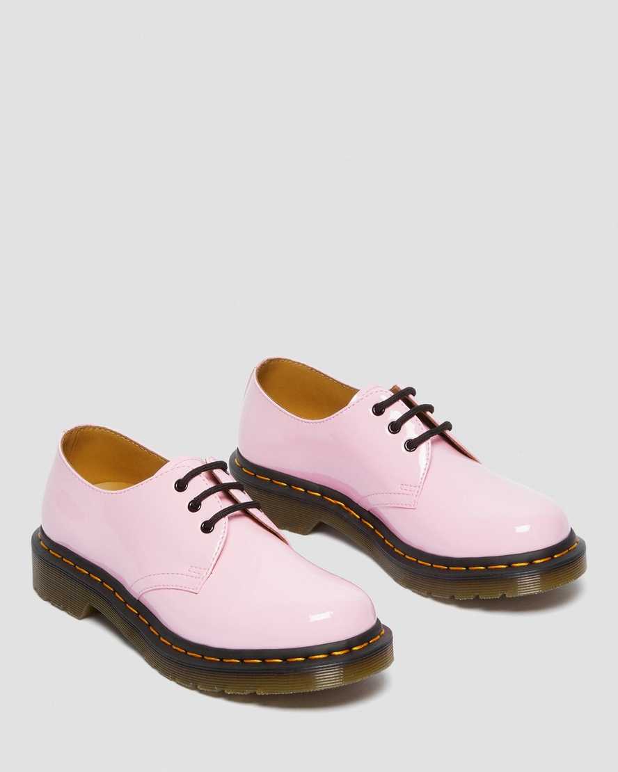 https://i1.adis.ws/i/drmartens/26422322.88.jpg?$large$1461 Women's Patent Leather Oxford Shoes Dr. Martens