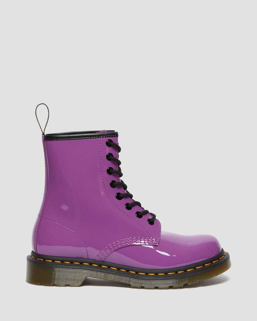 https://i1.adis.ws/i/drmartens/26425501.88.jpg?$large$1460 Women's Patent Leather Lace Up Boots | Dr Martens