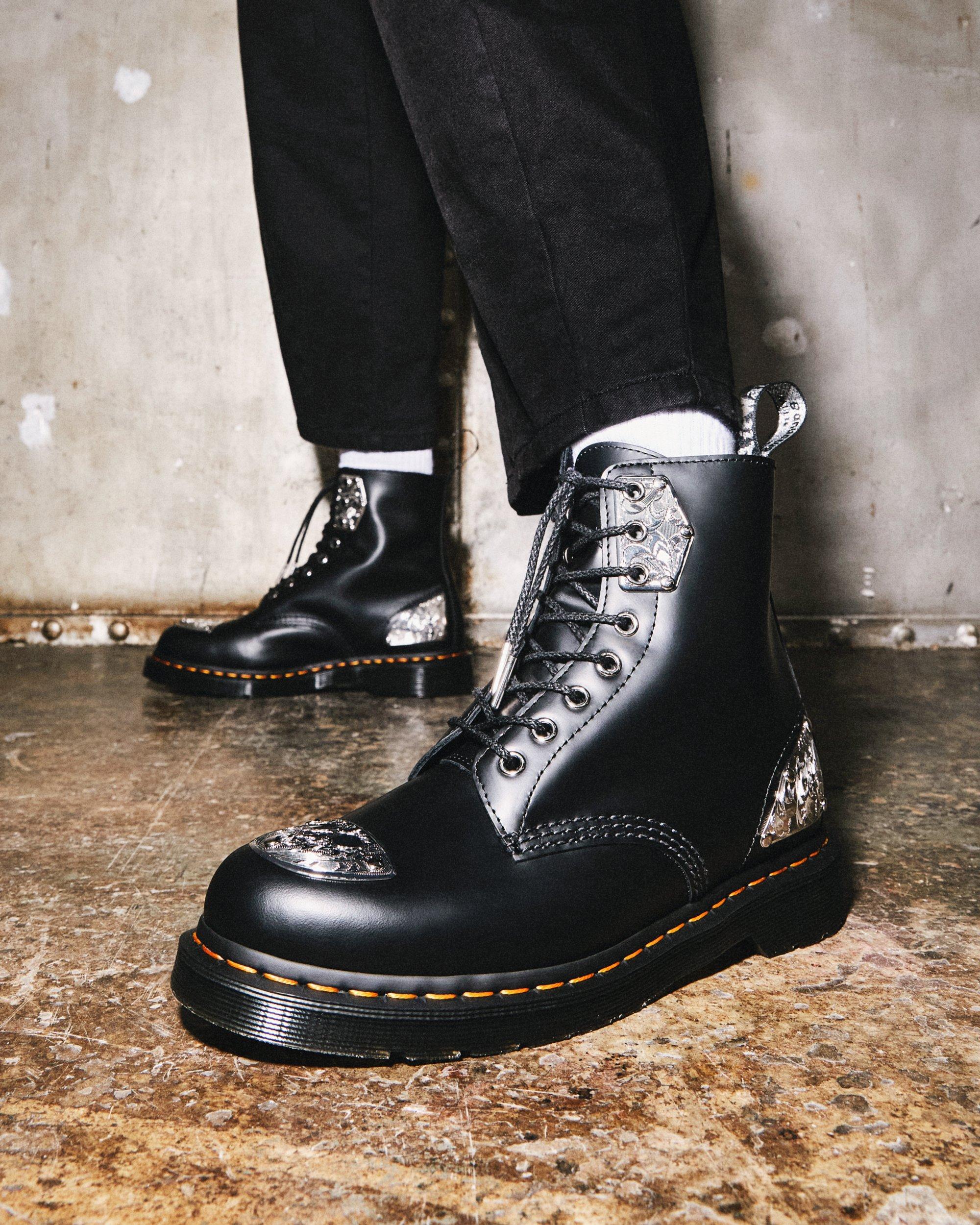 1460 Smooth Leather Lace Up Boots, Black | Dr. Martens