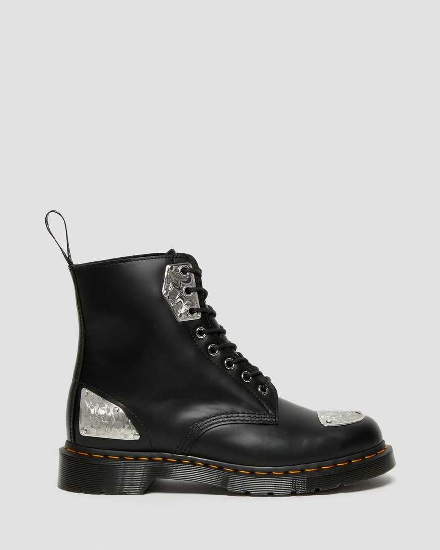 https://i1.adis.ws/i/drmartens/26507001.90.jpg?$large$1460 KING NERD SMOOTH LEATHER HARDWARE BOOTS Dr. Martens