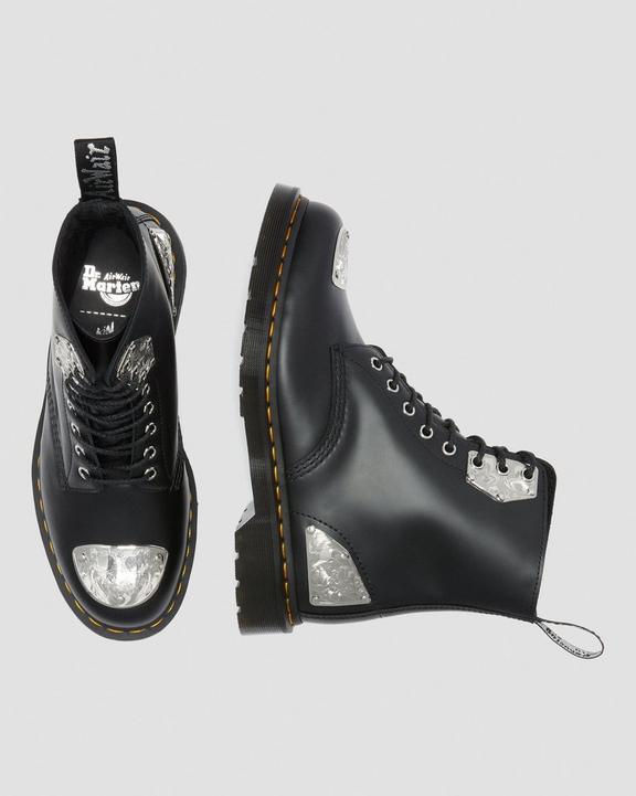 https://i1.adis.ws/i/drmartens/26507001.90.jpg?$large$BOOTS 1460 KING NERD EN CUIR SMOOTH À FINITIONS EN MÉTAL Dr. Martens