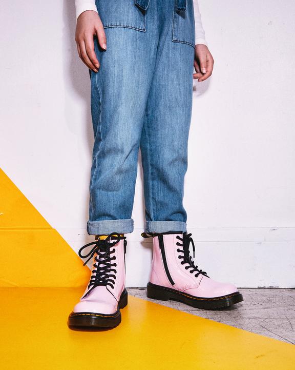 https://i1.adis.ws/i/drmartens/26601322.88.jpg?$large$Junior 1460 Patent Leather Lace Up Boots Dr. Martens