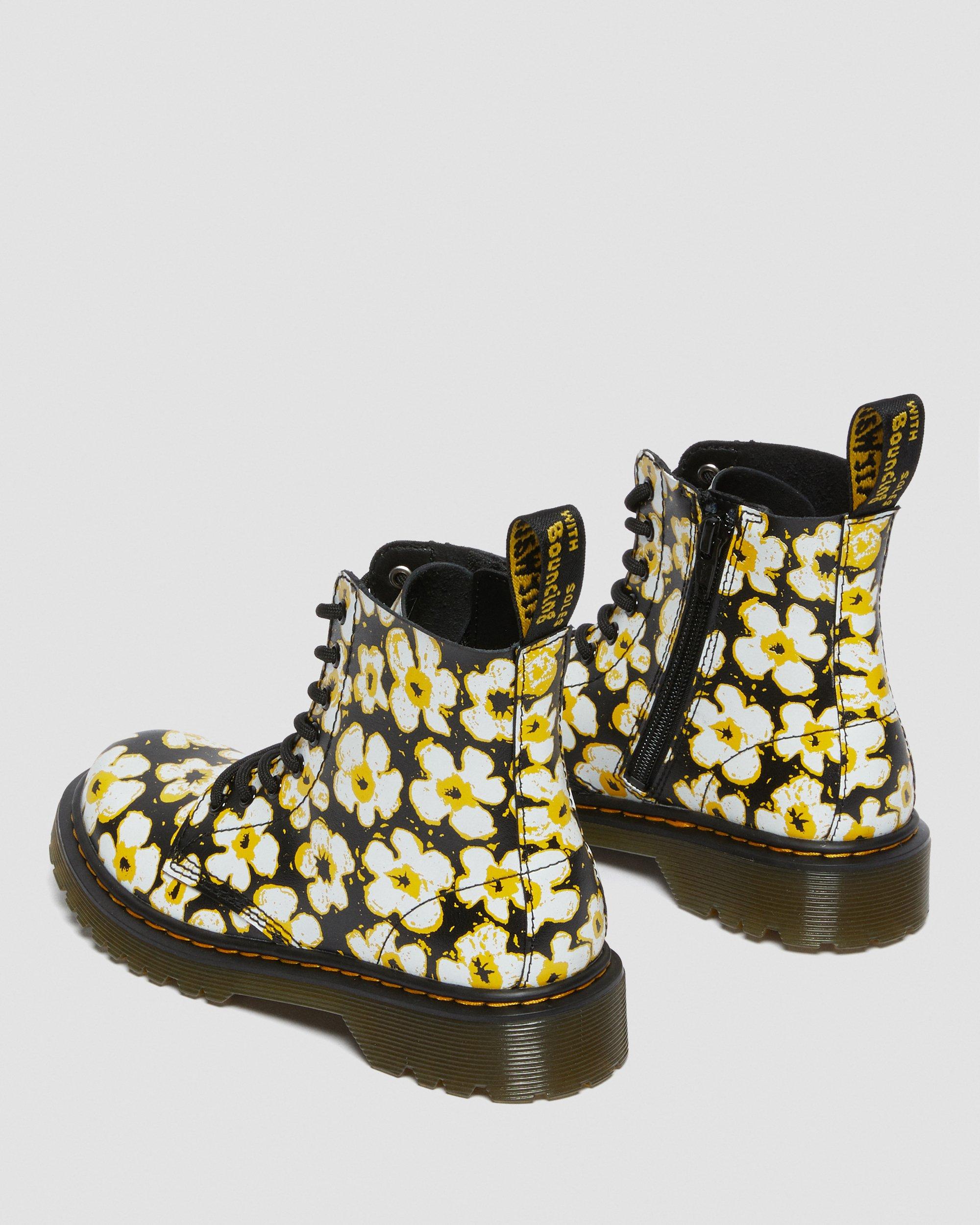 https://i1.adis.ws/i/drmartens/26613001.88.jpg?$large$Junior 1460 Pansy Patent Leather Lace Up Boots Dr. Martens
