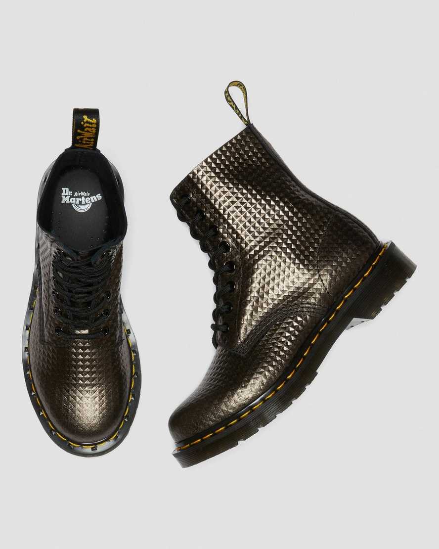 https://i1.adis.ws/i/drmartens/26656029.88.jpg?$large$1460 PASCAL STUD EMBOSS LEATHER LACE UP BOOTS | Dr Martens