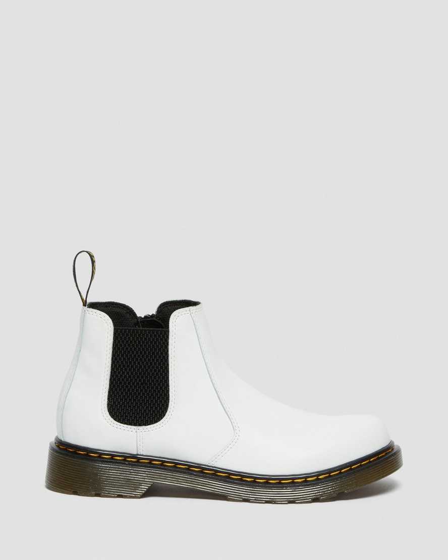 https://i1.adis.ws/i/drmartens/26766100.88.jpg?$large$Youth 2976 Leather Chelsea Boots Dr. Martens