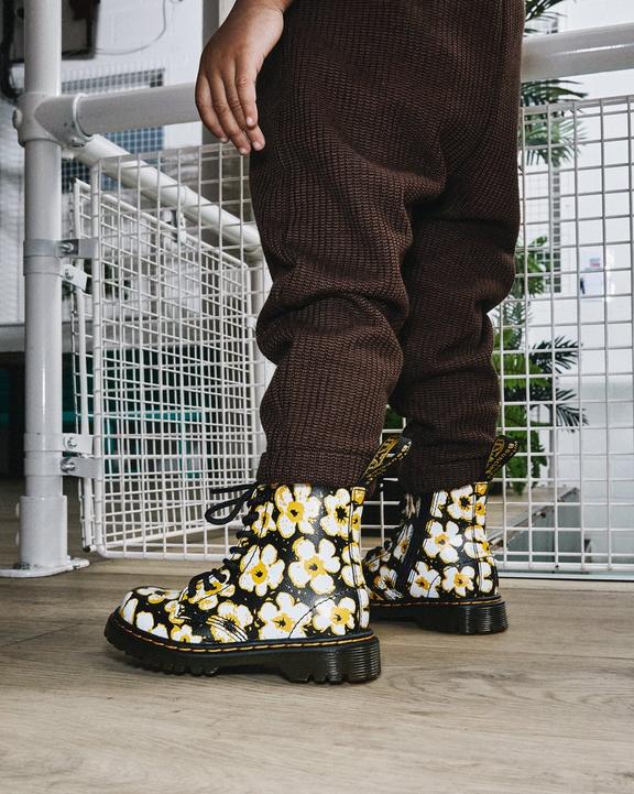 https://i1.adis.ws/i/drmartens/26773001.88.jpg?$large$Toddler 1460 Pansy Patent Leather Lace Up Boots Dr. Martens