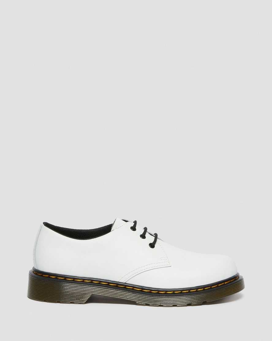 https://i1.adis.ws/i/drmartens/26777100.88.jpg?$large$Youth 1461 Leather Lace Up Shoes Dr. Martens