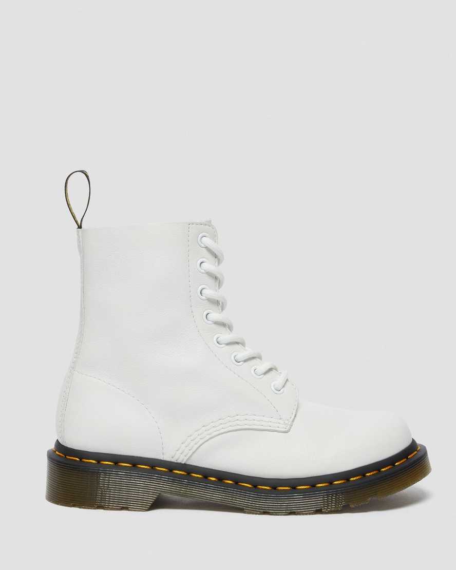 https://i1.adis.ws/i/drmartens/26802543.88.jpg?$large$1460 Women's Pascal Virginia Leather Boots Dr. Martens