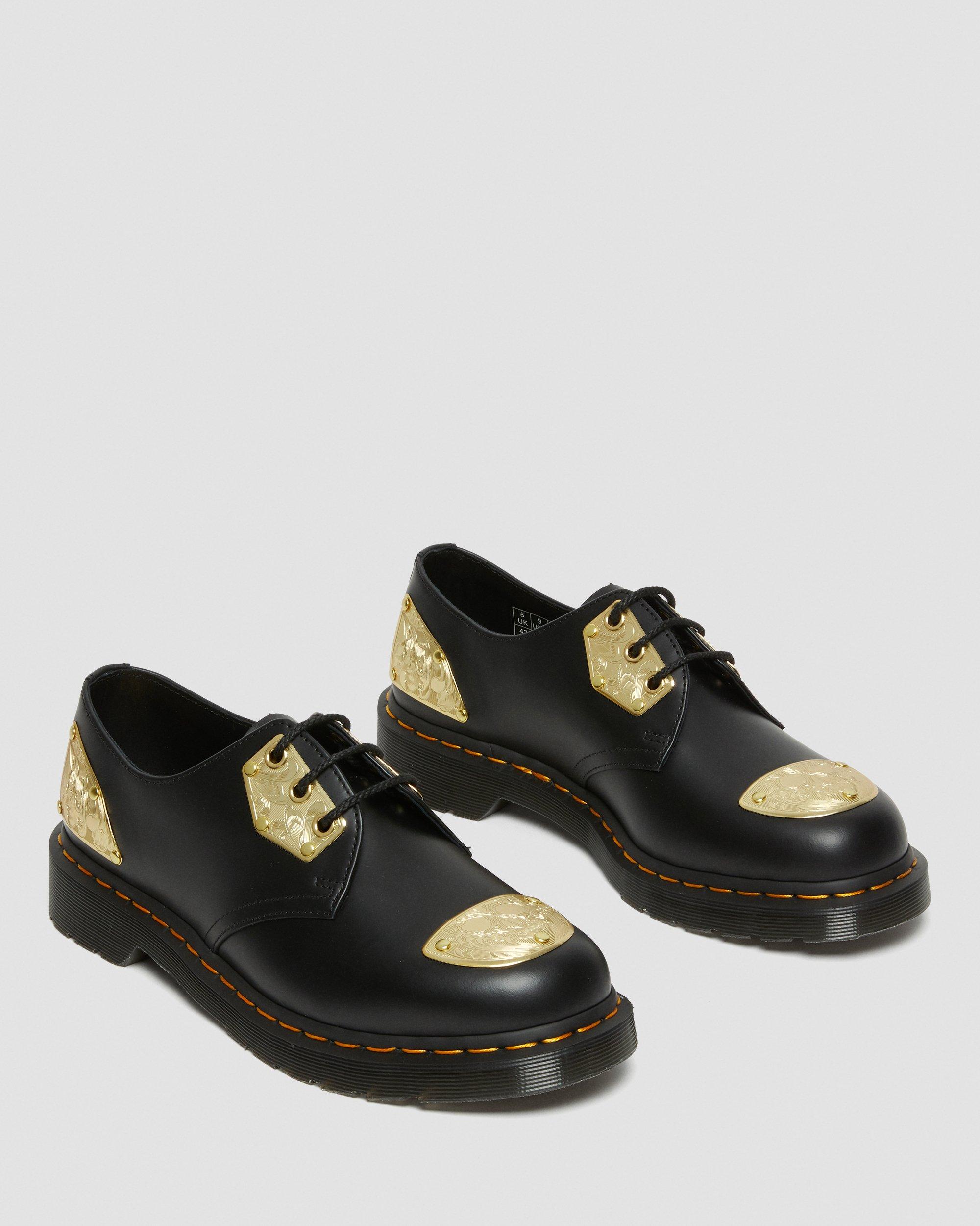 Dr. Martens King nerdスカルメタルプレート 靴 1461 KING NERD SMOOTH LEATHER HARDWARE SHOES in BLACK | Dr. Martens™