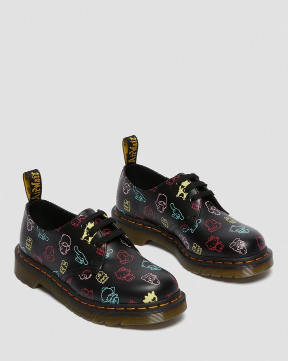 https://i1.adis.ws/i/drmartens/26841001.89.jpg?$large$1461 Hello Kitty & Friends Leather Shoes  Dr. Martens