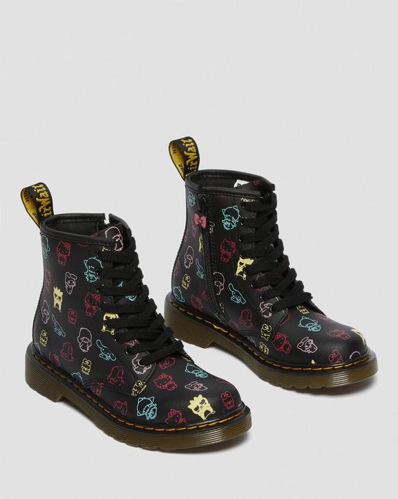 https://i1.adis.ws/i/drmartens/26842001.89.jpg?$large$Junior 1460 Hello Kitty & Friends Leather Boots Dr. Martens