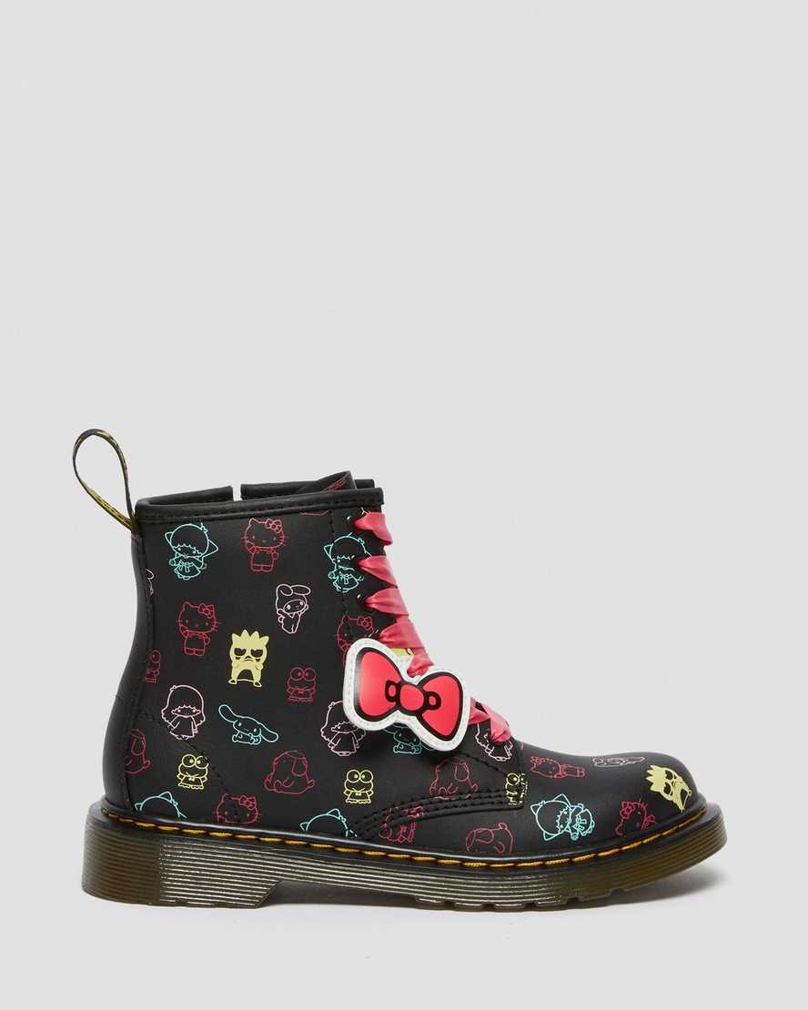 https://i1.adis.ws/i/drmartens/26842001.89.jpg?$large$Junior 1460 Hello Kitty & Friends Leather Boots | Dr Martens