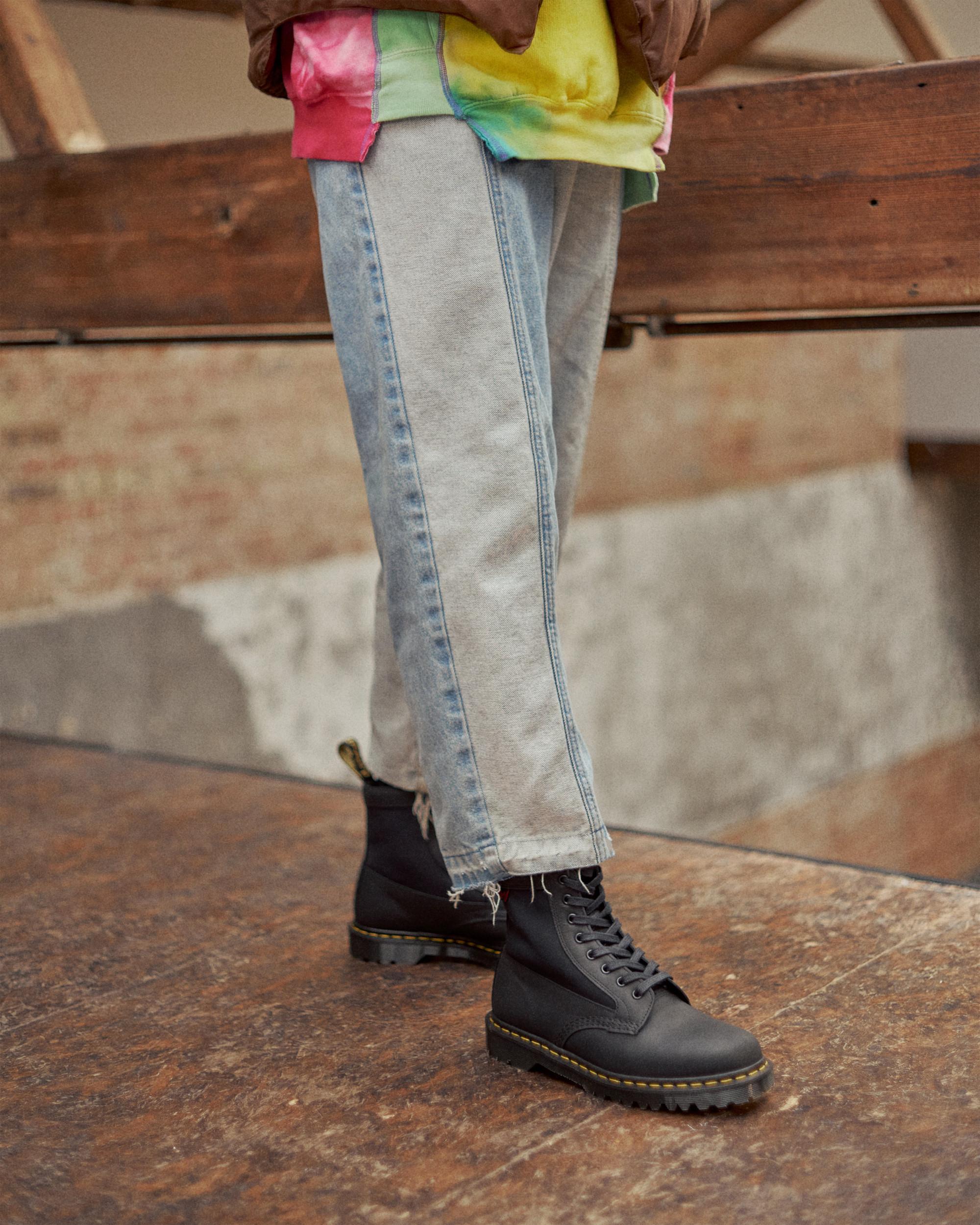 1460 Panel Made in England Leather Lace Up Boots in BLACK | Dr