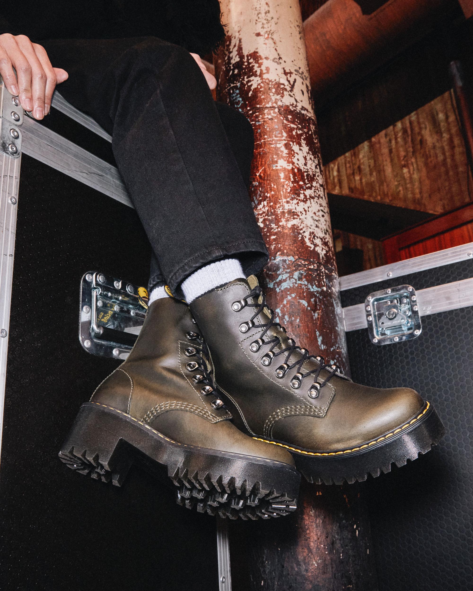 靴 Dr.Martens Leona Leona Women's Leather Heeled Boots in DARK TAUPE | Dr. Martens™