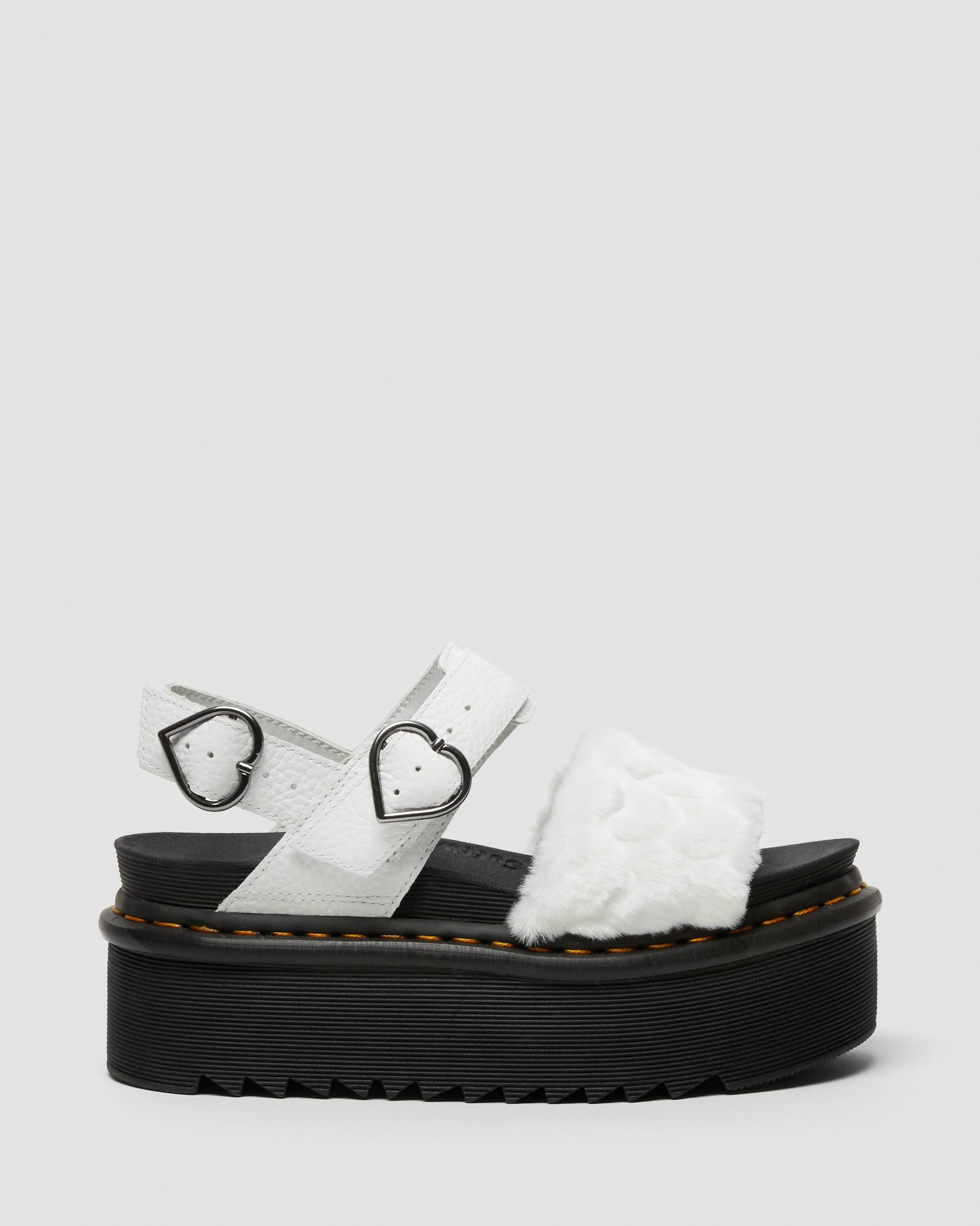 https://i1.adis.ws/i/drmartens/26921100.88.jpg?$large$Voss Quad flauschige Kunstpelz Plattformsandalen Dr. Martens