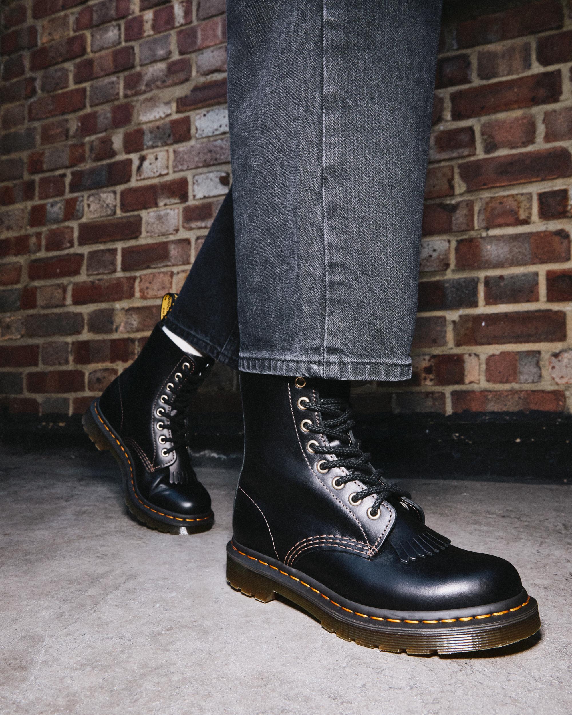 1460 Pascal Women's Abruzzo Leather Boots in BLACK | Dr. Martens™