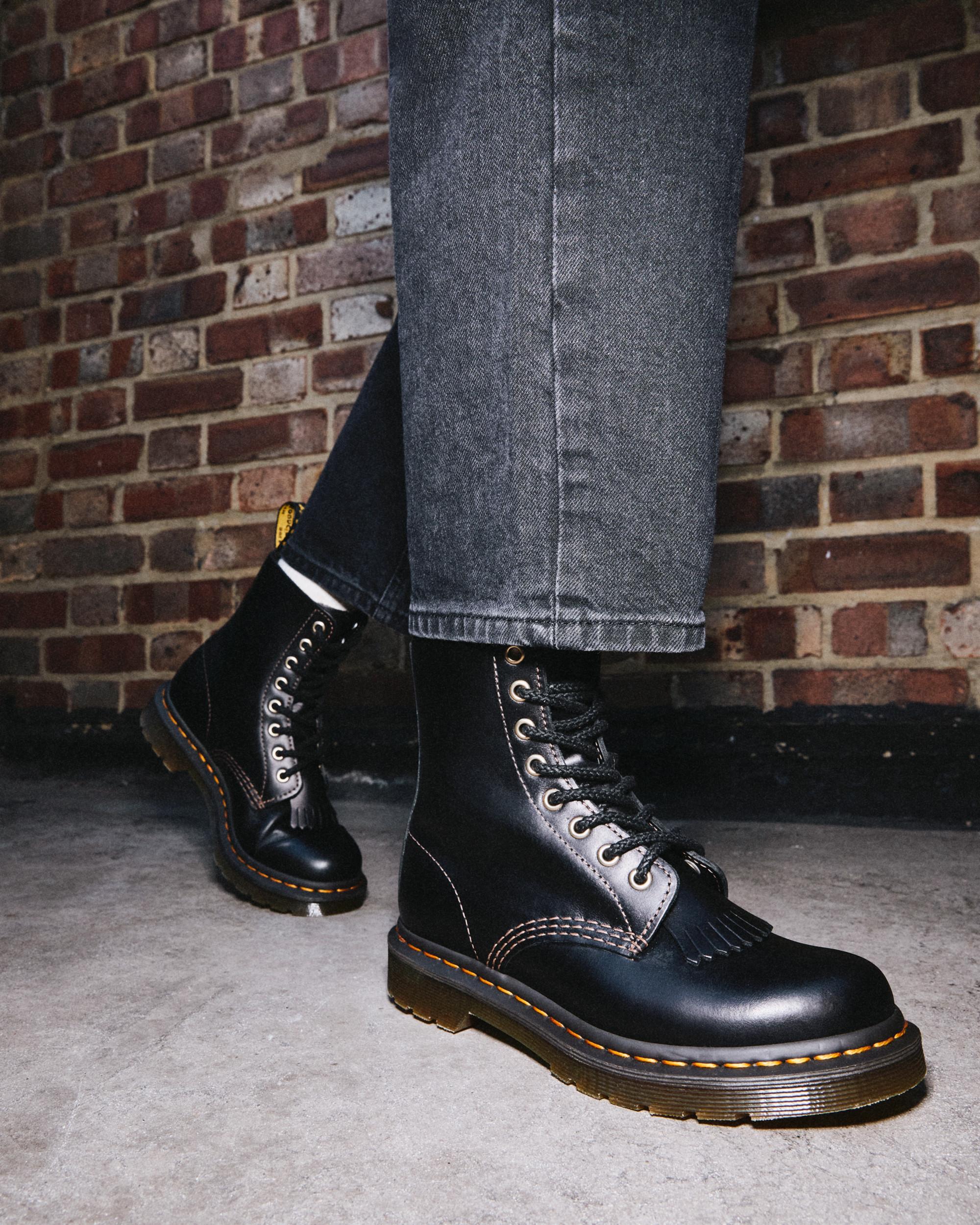 1460 leather combat boot