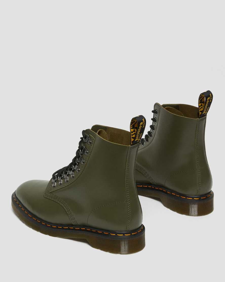 https://i1.adis.ws/i/drmartens/26966272.88.jpg?$large$1460 Pascal Verso Smooth Leather Boots Dr. Martens