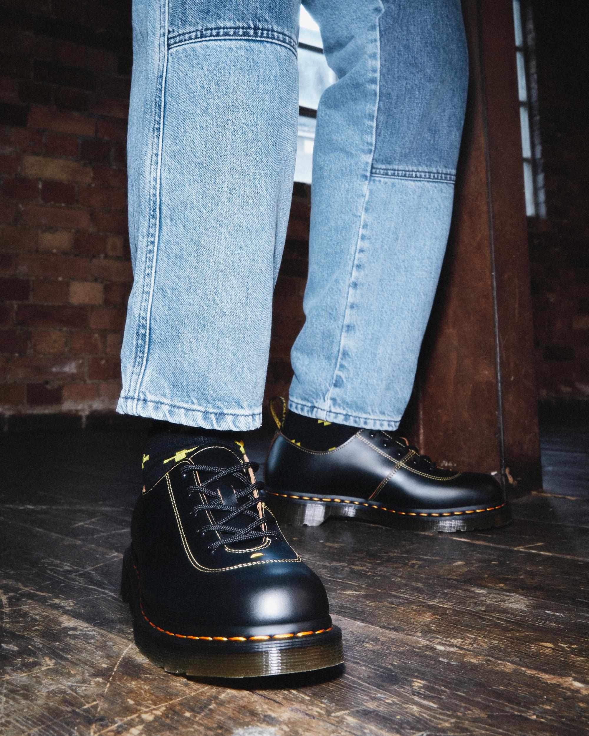 Glyndon Vintage Smooth Leather Lace Up Shoes in BLACK | Dr. Martens™