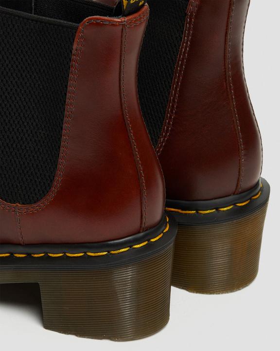 https://i1.adis.ws/i/drmartens/26979203.88.jpg?$large$Cadence Leather Heeled Chelsea Boots Dr. Martens