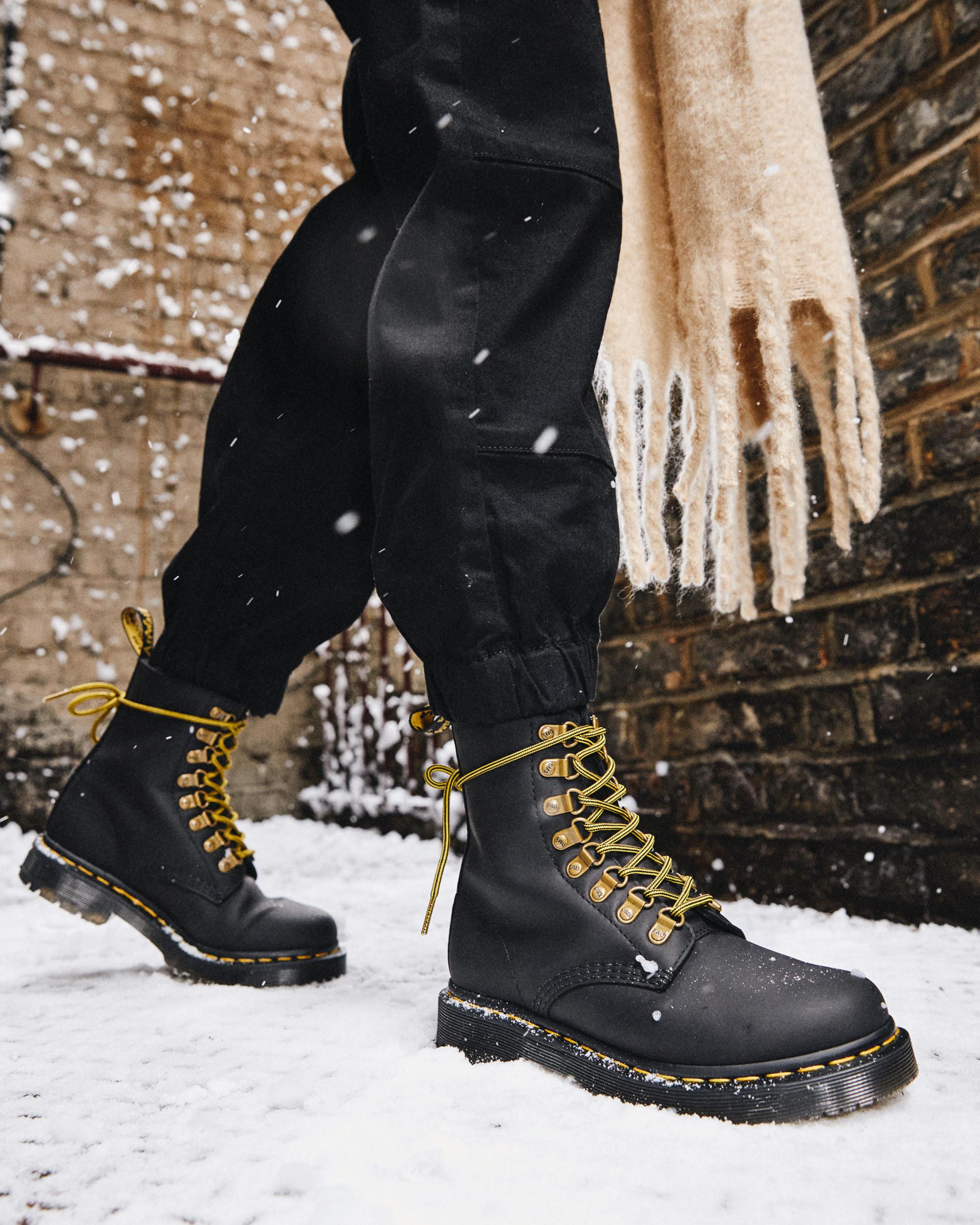 1460 Pascal DM's Wintergrip Leather Lace Up Boots | Dr. Martens ReWair