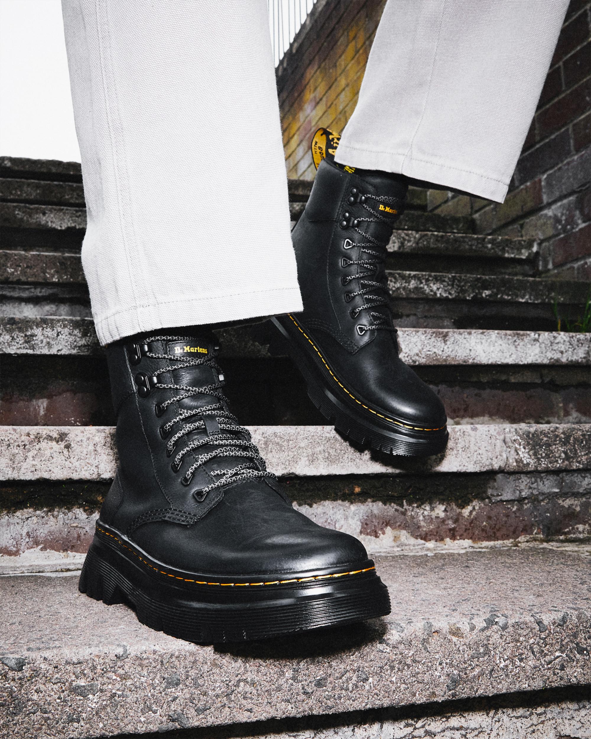 Tarik Wyoming Leather Utility Boots in BLACK | Dr. Martens™