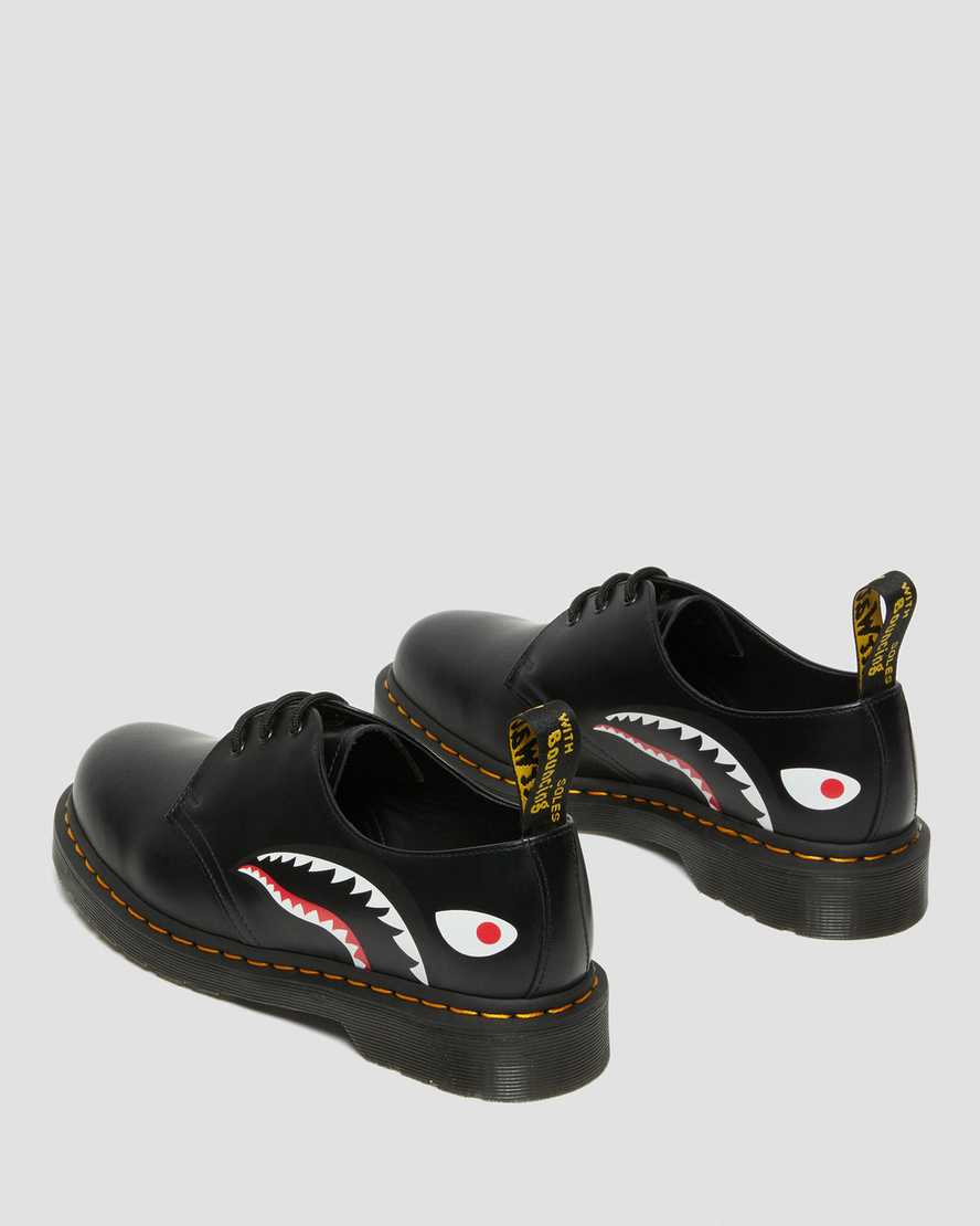 https://i1.adis.ws/i/drmartens/27044001.90.jpg?$large$A BATHING APE® x mastermind JAPAN 1461 Shoes Dr. Martens
