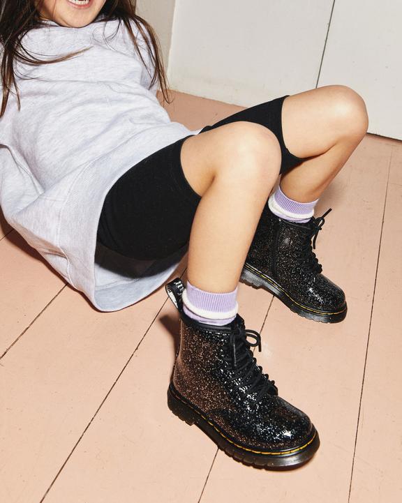 https://i1.adis.ws/i/drmartens/27051001.88.jpg?$large$Kleinkind 1460 Glitter Schnürstiefel Dr. Martens