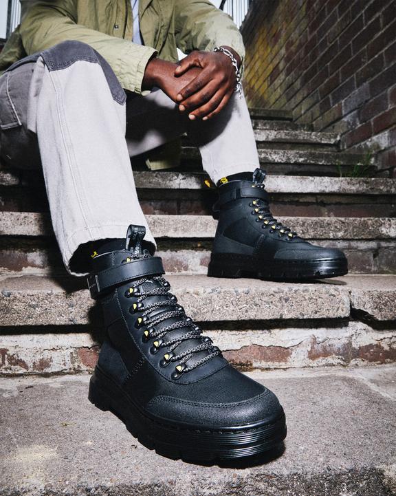 https://i1.adis.ws/i/drmartens/27114001.88.jpg?$large$Stivali utility Combs Tech Coated Canvas Mix Dr. Martens