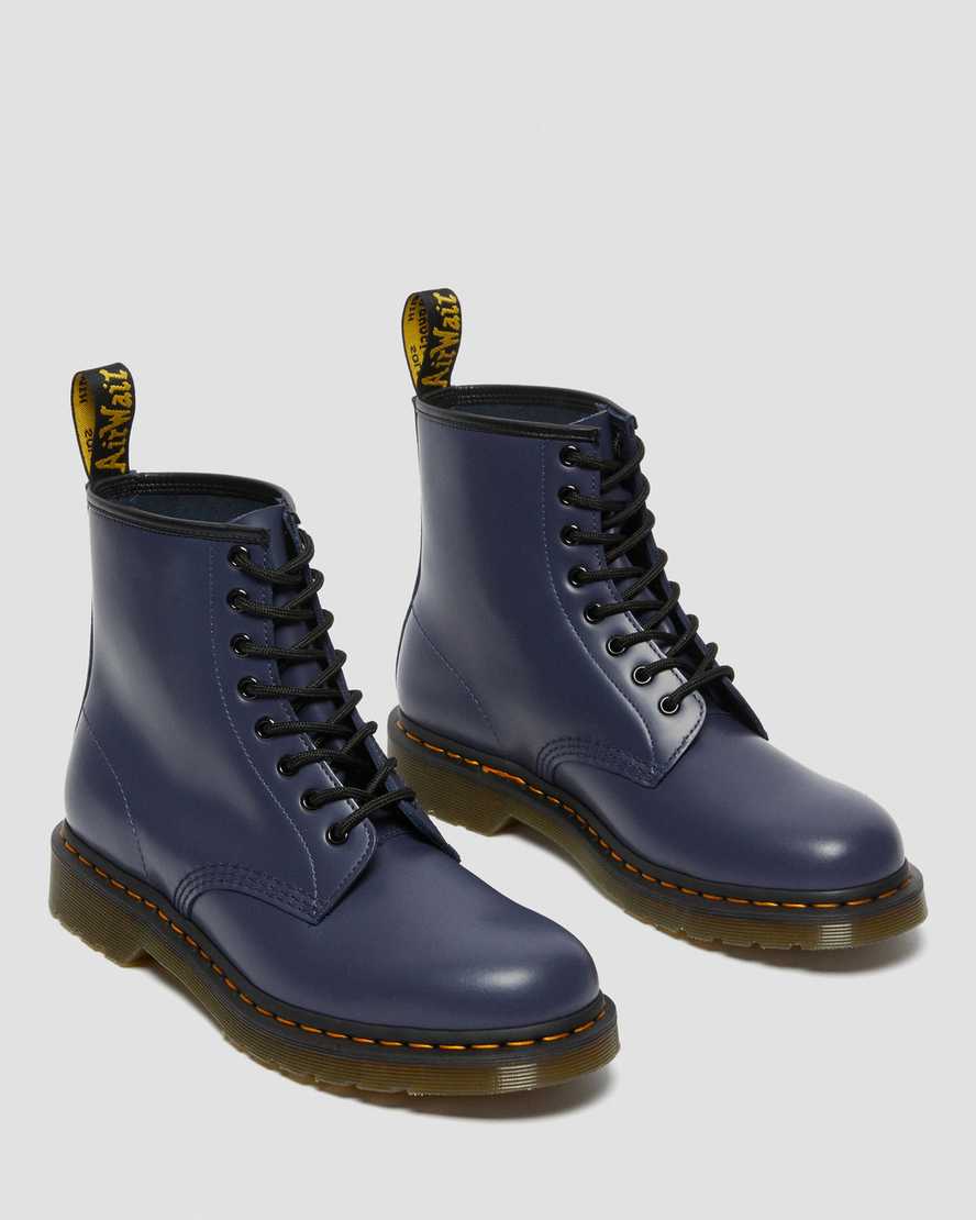 https://i1.adis.ws/i/drmartens/27139403.88.jpg?$large$1460 Smooth Leather Lace Up Boots | Dr Martens