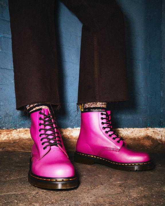 https://i1.adis.ws/i/drmartens/27139673.88.jpg?$large$1460 Smooth Leather Lace Up Boots Dr. Martens