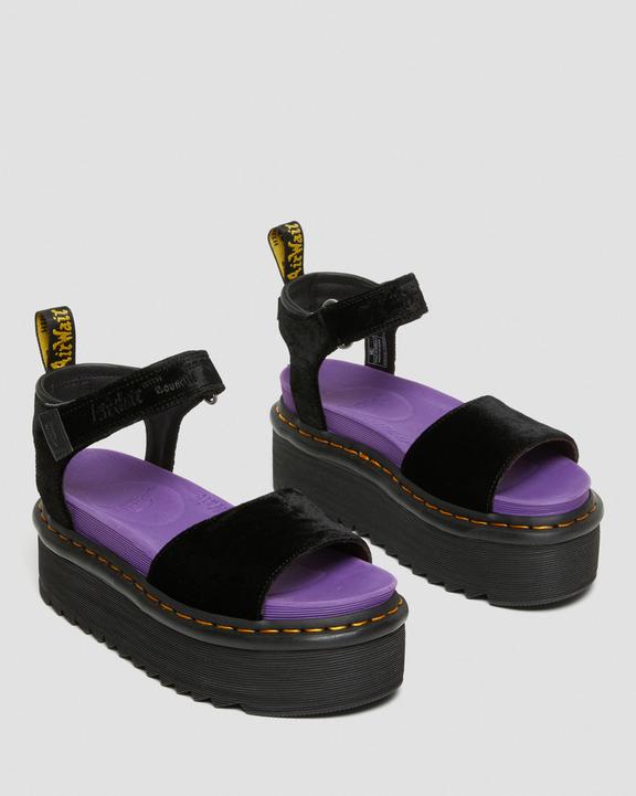 https://i1.adis.ws/i/drmartens/27165001.91.jpg?$large$Strap X-girl Velvet Platform Sandals Dr. Martens