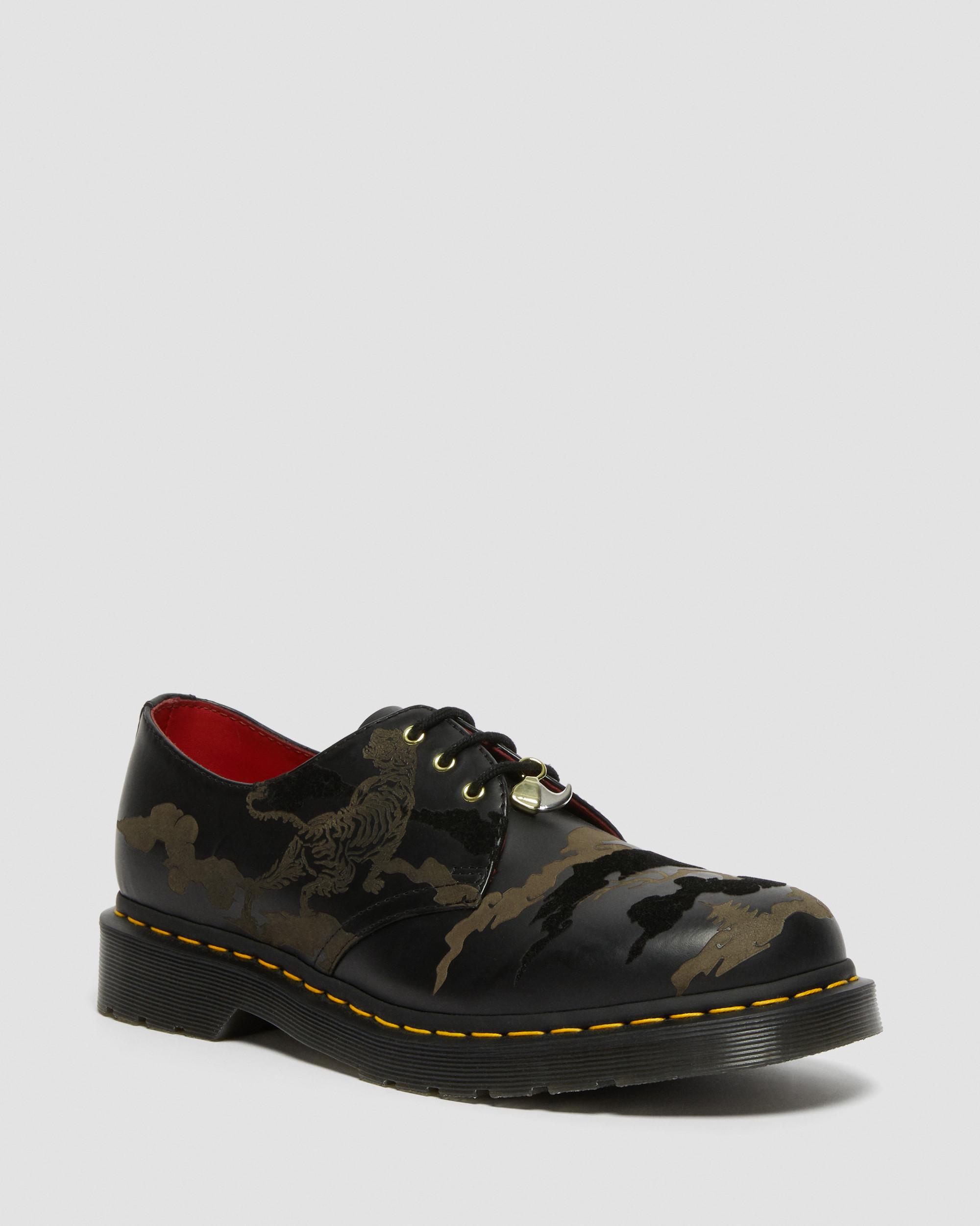 虎のデザイン 1461 Year of the Tiger Leather Shoes in BLACK | Dr. Martens™