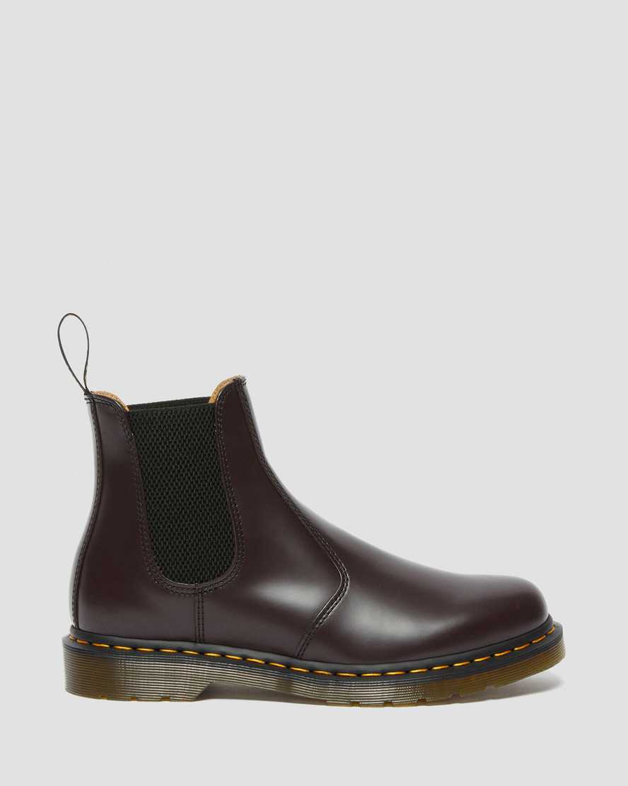https://i1.adis.ws/i/drmartens/27280626.87.jpg?$large$2976 Yellow Stitch Smooth Leather Chelsea Boots | Dr Martens