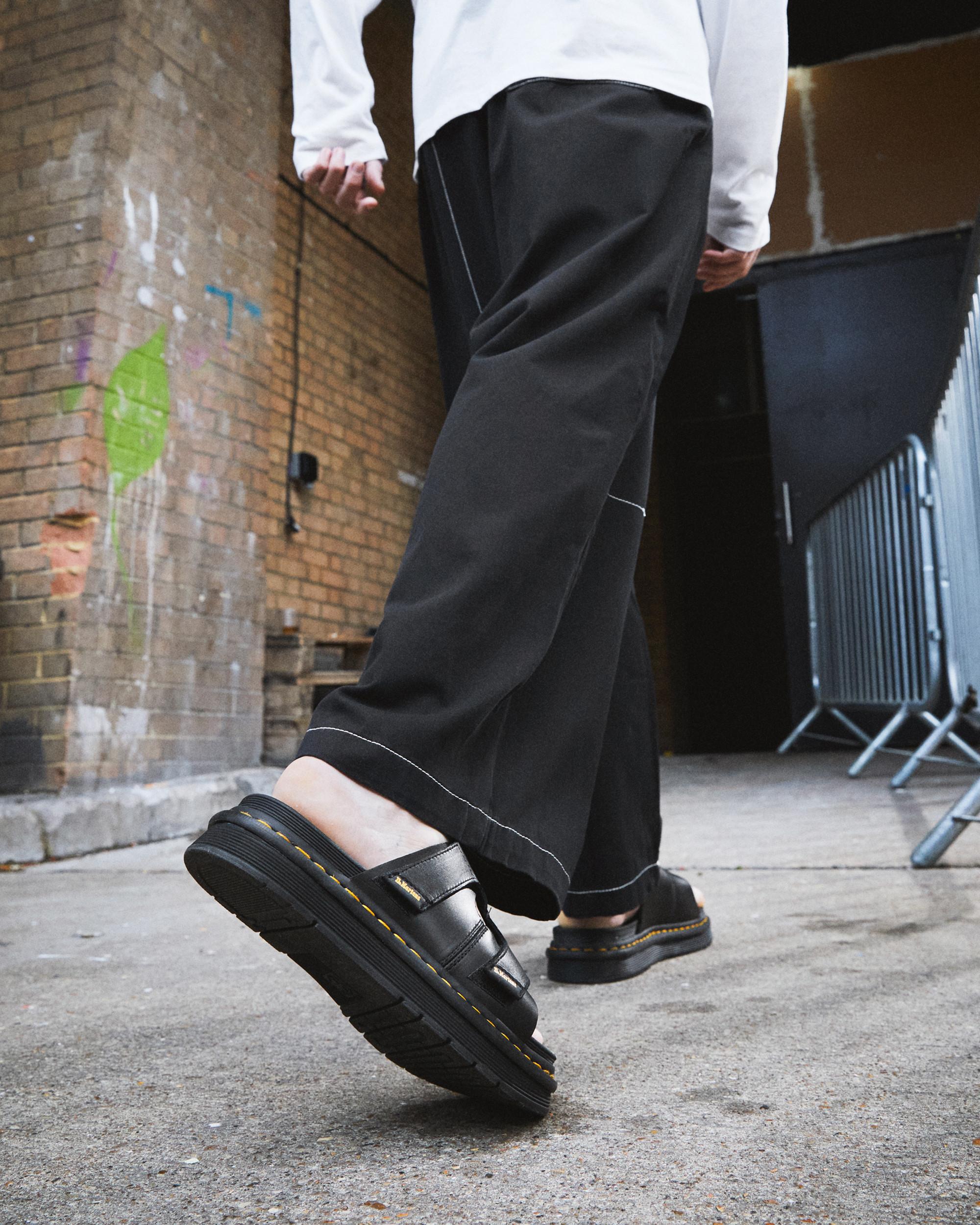 Daxton Leather Slide Sandals in BLACK | Dr. Martens™