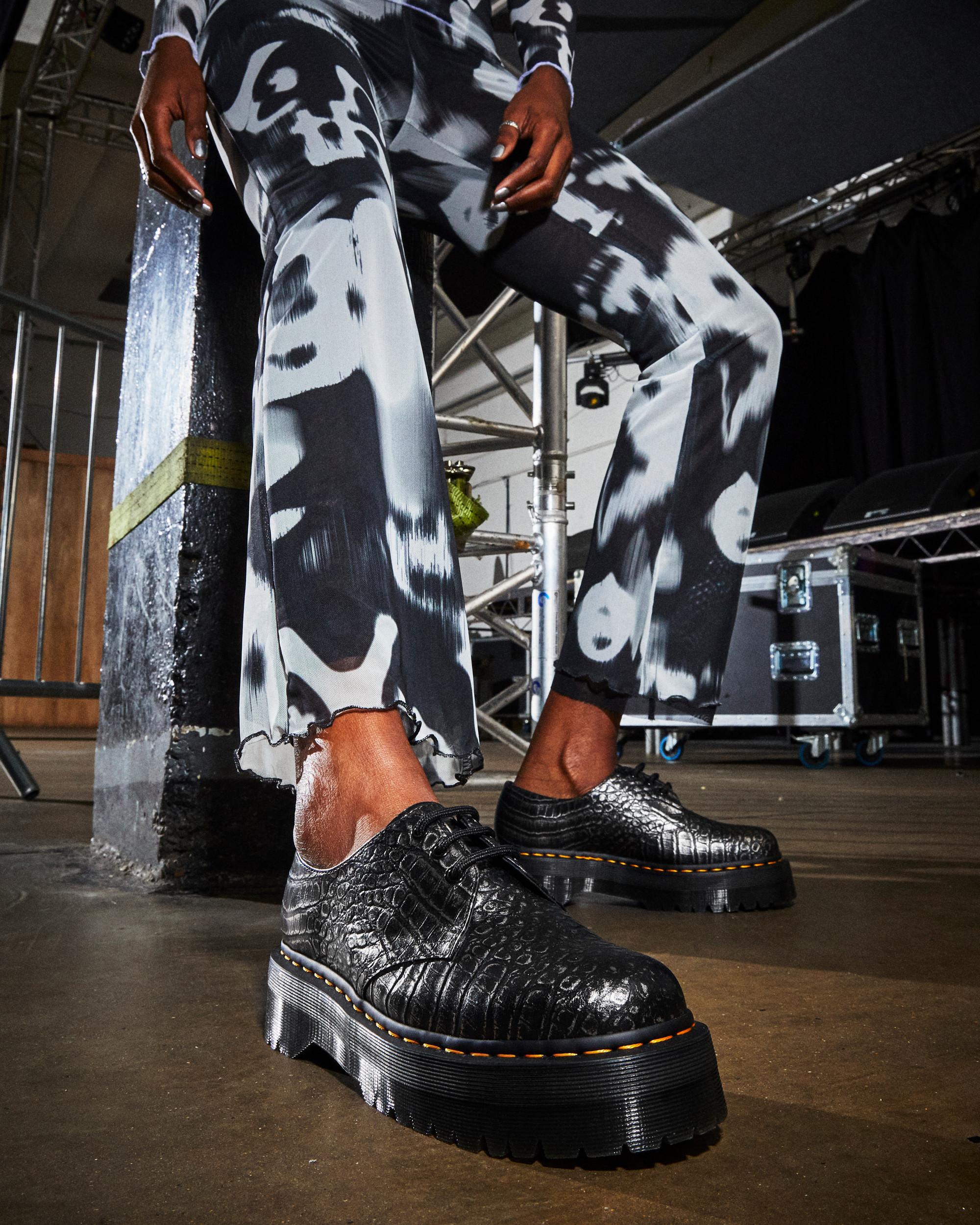 タクロウ 1461 Croc Emboss Leather Platform Shoes in GUNMETAL | Dr. Martens™